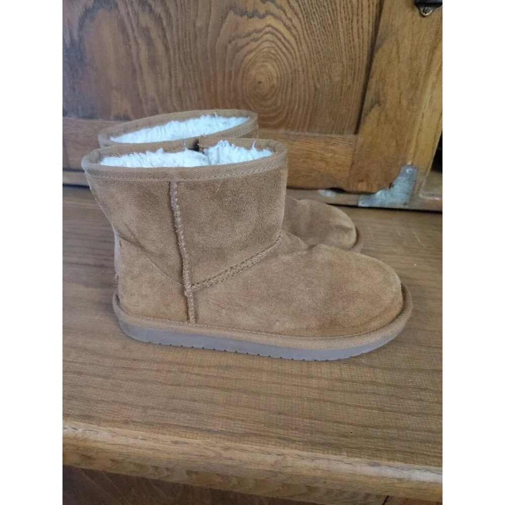 Koolaburra by UGG  Koola Short Chestnut Girls/Kids BOOTS Size 1